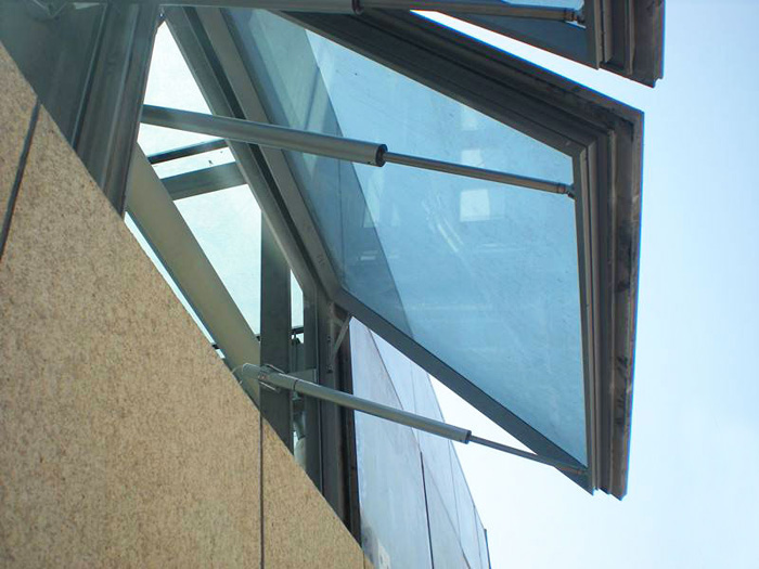 双螺杆式电动天窗